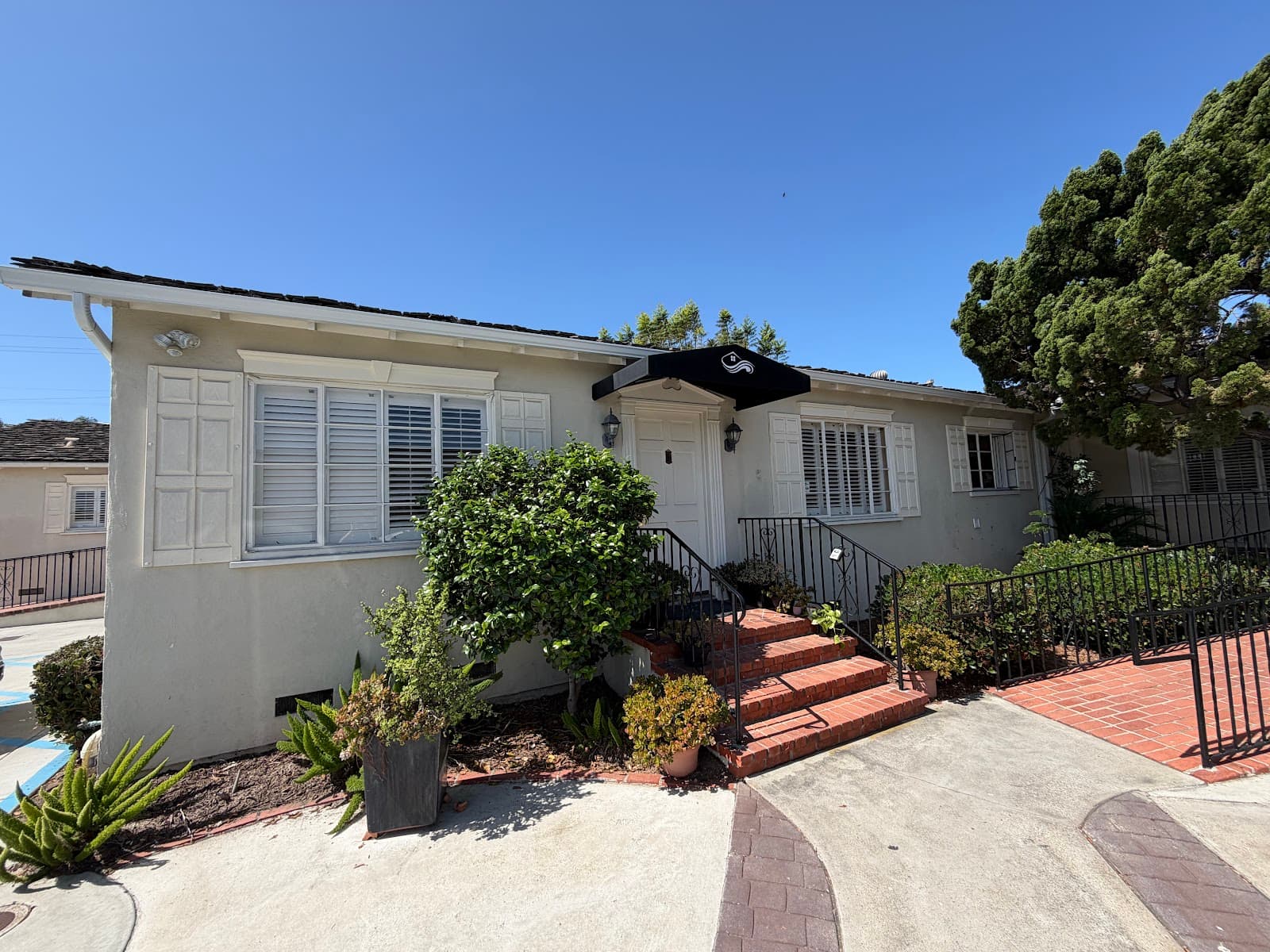 Crestmont Realty